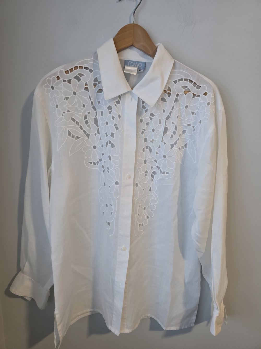 COMO White Floral Cutout Embroidered Button Front Blouse Size 12